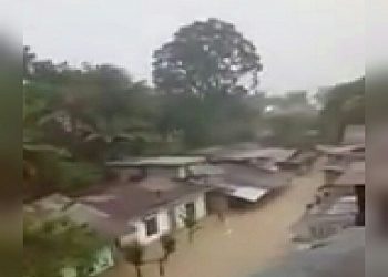 Rekaman banjir di salah satu titik di kota Siantar, Sabtu (11/7), yang diposting warga di media sosial.