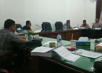 Suasana rapat Komisi III DPRD Siantar dengan Bappeda Siantar, Jumat (18/9) sore. (isiantar/nda).