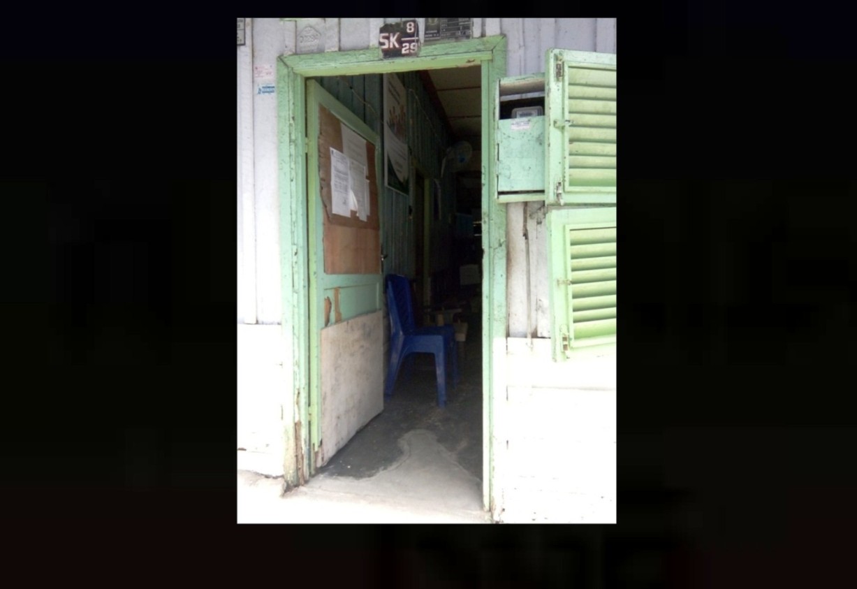 Pintu depan Kantor Lurah Simalungun.