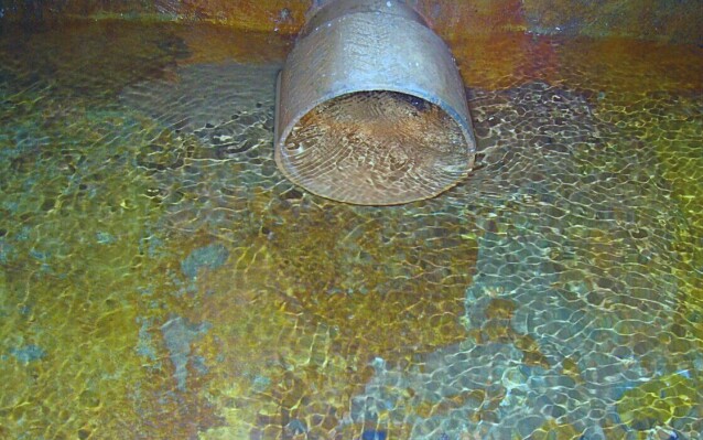 Tampak debit air di bak penampungan Umbul Nagahuta menurun drastis.