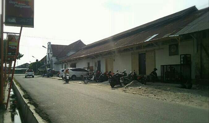 Salah satu ruangan di gedung milik PT Kereta Api Indonesia, Divre I, Stasiun Siantar (SIR), yang diduga dijadikan oleh oknum-oknum menjadi lokasi judi tembak ikan (gelper), Senin (22/7/2019). (isiantar/nda).