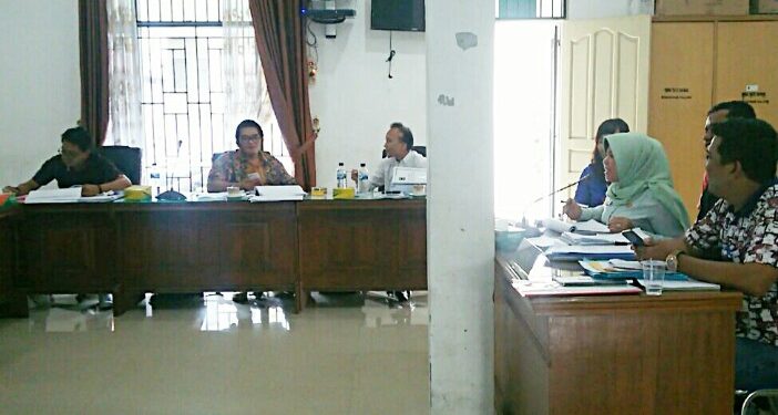 Suasana rapat kerja pembahasan R-APBD T.A 2020 antara Komisi II DPRD Siantar dengan BPKD, Jumat (15/11/2019).