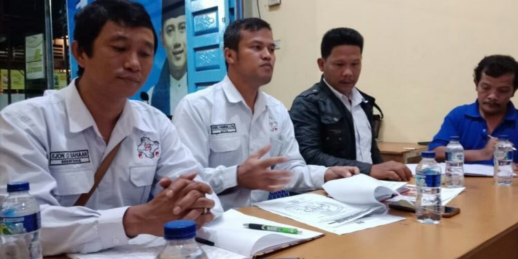 (Tengah) Ketua DPD P4B Kota Pematangsiantar, Nobel Marpaung.