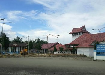 Gerbang masuk Terminal Tanjung Pinggir di Kecamatan Siantar Martoba, Selasa (3/12/2019). (isiantar/nda).