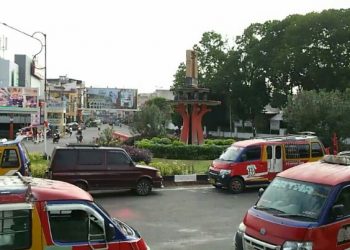 Taman segitiga di depan pusat perbelanjaan Ramayana tempat Tugu Raja Siantar, Sangnaualuh Damanik, direncanakan akan dibangun kembali. (isiantar/nda).