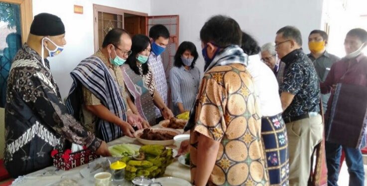 Prosesi mandurduk di acara pemberangkatan Asner Silalahi menuju Pilkada oleh PPRS Kota Pematangsiantar, Kamis (3/9/2020).