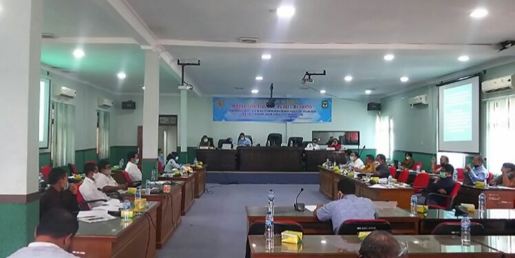 Suasana publik hearing penyusunan Ranperda inisiatif DPRD kota Pematangsiantar Tahun 2020 Tentang Tanggungjawab Sosial Perusahaan, di ruang komisi gabungan, Senin (5/10). (isiantar/nda).