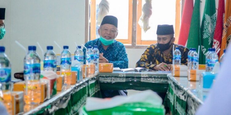 Ketua dan Sekretaris PD Muhammadiyah Kota Pematangsiantar saat menerima kunjungan silaturahmi Ir Asner Silalahi MT dan dr Susanti Dewayani SpA (PASTI), di Kantor PD Muhammadiyah, Jalan Merdeka Nomor 271, Kamis (8/10) pagi.