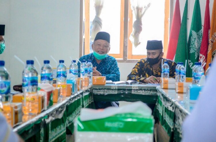Ketua dan Sekretaris PD Muhammadiyah Kota Pematangsiantar saat menerima kunjungan silaturahmi Ir Asner Silalahi MT dan dr Susanti Dewayani SpA (PASTI), di Kantor PD Muhammadiyah, Jalan Merdeka Nomor 271, Kamis (8/10) pagi.