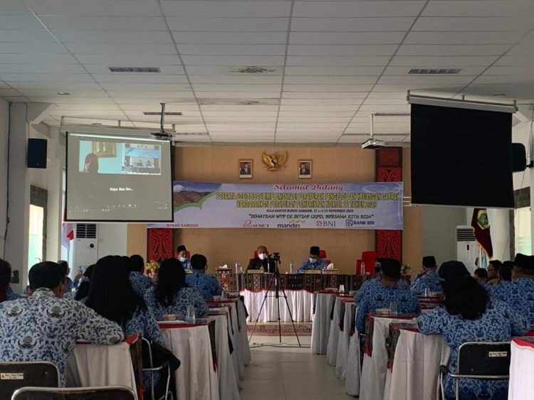 Suasana kegiatan Sosialisasi Impelementasi Peraturan Pengelolaan Keuangan Daerah sesuai di Aula Kantor Bupati Samosir, Selasa (17/11/2020).