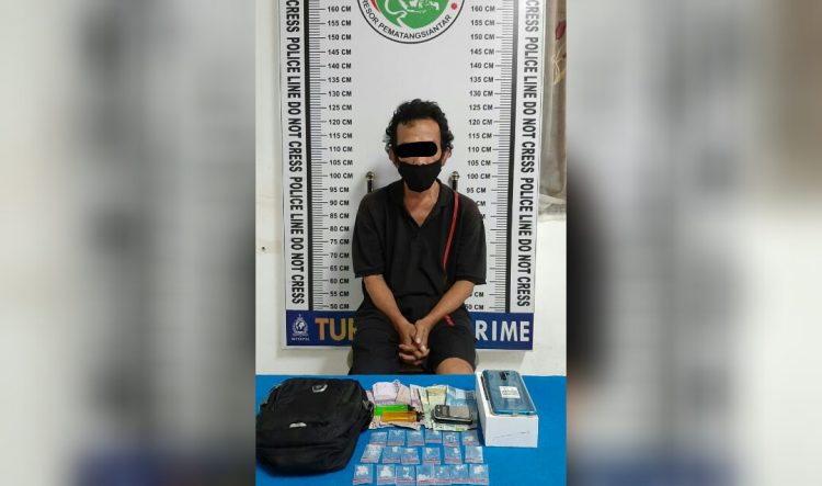 Maidin, 45 tahun, pria yang diringkus polisi dari Jalan Dalil Tani, Kelurahan Tomuan, Selasa (15/12) malam.
