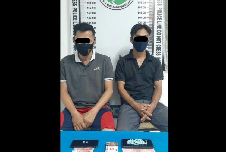 Edi dan Riko, dua lelaki yang diduga mengedarkan narkoba di Studio Hotel & Restaurant City.