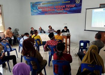 Dirut Perumda Tirtauli, Zulkifli Lubis, tengah menyampaikan materi sosialisasi penerapan beban tetap di kantor kecamatan Siantar Utara, Kamis (11/2) sore.
