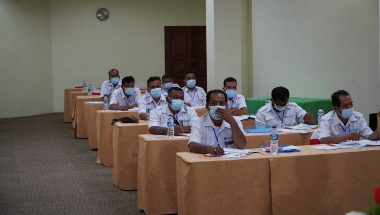 Pegawai Perumda Tirtauli tengah mengikuti pelatihan Transformation & Breakthrough Interpersonal Skills di Convention Hall Siantar Hotel, Senin (8/3/2021).