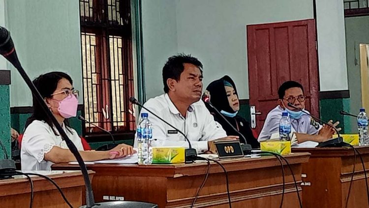 Kepala Dinas Sosial, Pariaman Silaen, saat mengikuti rapat pembahasan Raperda P-APBD TA 2021 dengan Komisi I DPRD Siantar, Rabu (22/9). (isiantar/nda).