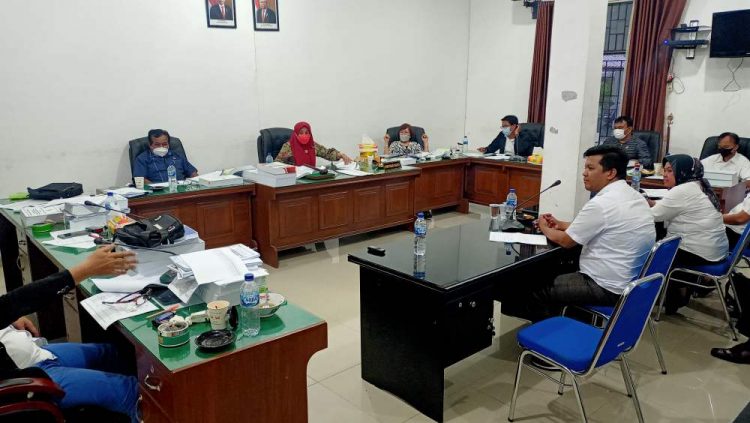 Suasana rapat antara Komisi II DPRD Siantar dengan Badan Pengelola Keuangan Daerah (BPKB), Rabu (22/9/2021). (isiantar/nda).