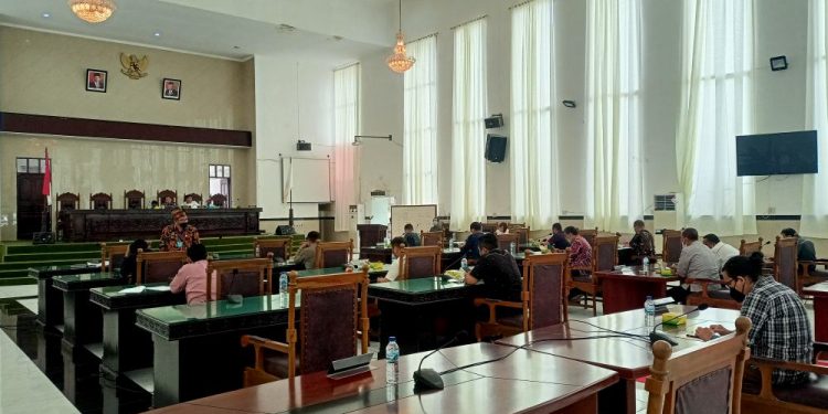 Suasana salah satu sidang paripurna di Gedung Harungguan DPRD Kota Pematangsiantar. (isiantar/nda).