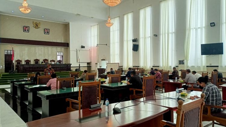 Suasana salah satu sidang paripurna di Gedung Harungguan DPRD Kota Pematangsiantar. (isiantar/nda).