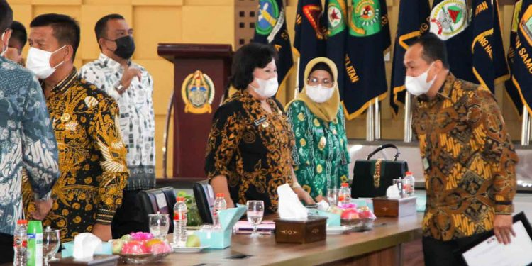 Susanti Dewayani saat Rakor Pencegahan dan Pemberantasan Korupsi di Lingkungan Pemerintahan Provinsi Sumatera Utara, di Aula Tengku Rizal Nurdin, Rabu (22/2/22).