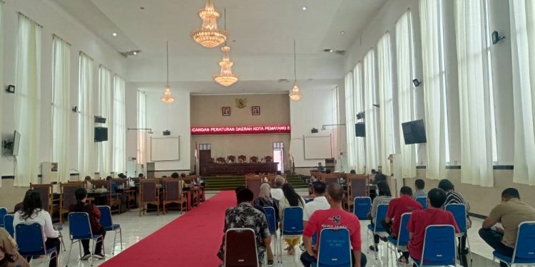 Sidang paripurna DPRD Kota Pematang Siantar dengan agenda Penyampaian Pemandangan Umum Fraksi Terhadap Pengantar Nota Keuangan Walikota Terhadap Ranperda Tentang P-APBD 2022, Jumat (23/9/2022). (isiantar/nda).