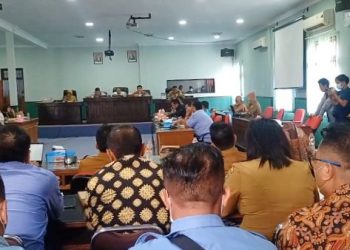 Suasana rapat dengar pendapat antara Walikota dengan Gabungan Komisi DPRD Pematang Siantar, Senin (5/9/2022). (isiantar/nda).