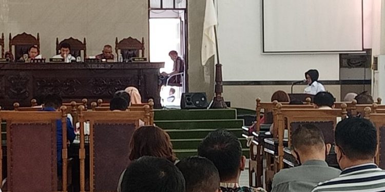 Walikota Pematang Siantar, Susanti Dewayani, membacakan Nota Jawaban Walikota atas Pemandangan Umum Fraksi-fraksi Terhadap Nota Pengantar Keuangan Walikota Terhadap Ranperda P-APBD 2022, Sabtu (24/9/2022). (isiantar/nda).