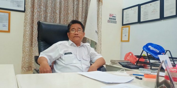 Notaris dan Pejabat Pembuat Akta Tanah (PPAT) Henry Sinaga. (isiantar/nda).