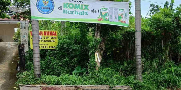 Salah satu spanduk di Jalan Sangnawaluh. (isiantar/nda).