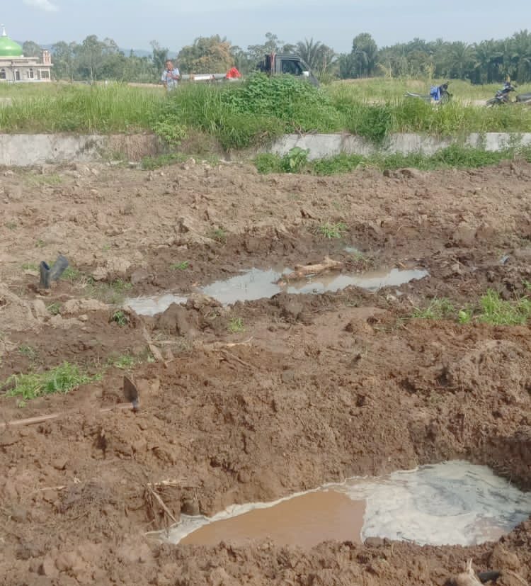 Lokasi kerusakan pipa akibat terlindas alat berat di Kelurahan Gurilla.