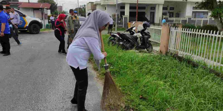 Susanti sapu jalan