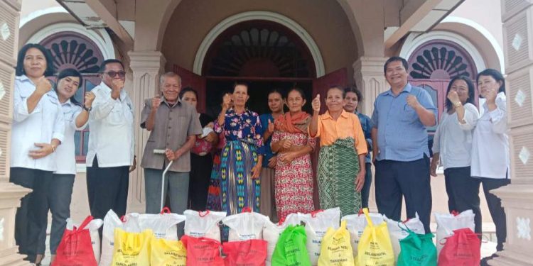 Penyerahan Bakti Sosial Natal Perumda Tirta Uli ke Gereja GKPI, Jalan Bahkora II, Rabu (22/11/2023).