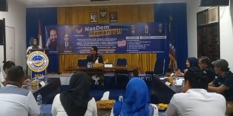 Bakal calon walikota Susanti Dewayani menyampaikan visi misinya di hadapan Ketua dan Pengurus DPD Nasdem Pematangsiantar, Selasa (7/5/2024). (isiantar/nda).