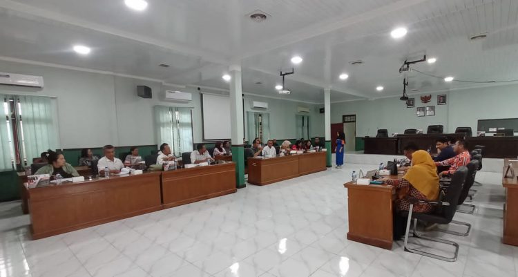 Suasana RDP antara Komisi III DPRD Siantar dengan Direksi PD Pasar Horas Jaya dan Komunitas Pedagang Pasar Horas (KP2H), Kamis (20/3/2025).