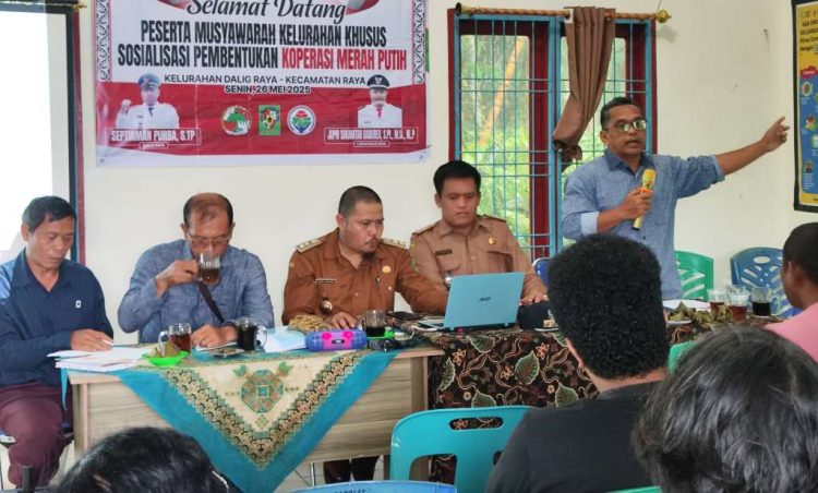 Musyawarah desa pembentukan Koperasi Merah Putih