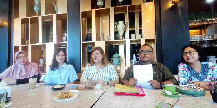 Pengurus Daerah Ikatan Notaris Indonesia (INI) Kabupaten Simalungun, menggelar konferensi pers, Sabtu (31/5/2025). (isiantar/nda).