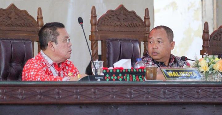 (Kiri) Walikota Pematangsiantar, Wesly Silalahi S.H., M.Kn.
