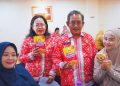 (Tengah) Kepala Dinas Diskopukmdag Kota Pematangsiantar, Herbet Aruan S.Pd., MH.