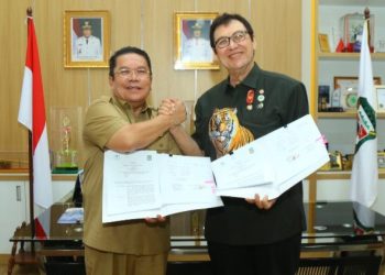Walikota Pematangsiantar Wesly Silalahi, dan Pimpinan PT Unitwin Indonesia Dr H Rahmat Shah.
